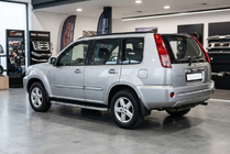 Nissan X-trail T30 2002–2007 Boční nášlapy Maydos V1 (2 ks, hliník) fotografie 1