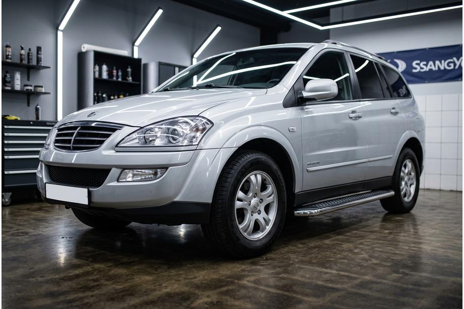 SsangYong Kyron 2005–2014 Boční prahy Maydos V2 (2 ks, hliník ↗ nerez) Image