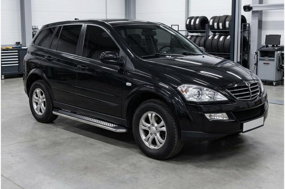 SsangYong Action 2005–2018 Boční prahy Maydos V2 (2 ks, hliník ↗ nerez) Image