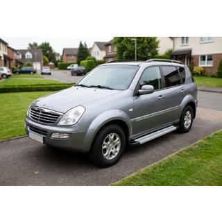 Boční prahy Maya V2 (2 ks, hliník) SsangYong Rexton I 2001–2017 fotografie 1