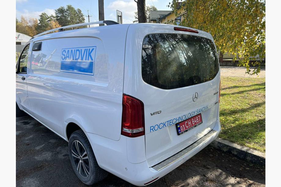 Mercedes Vito/V-class W447 2014– Chromované střešní ližiny DDU (plastové patky) Image