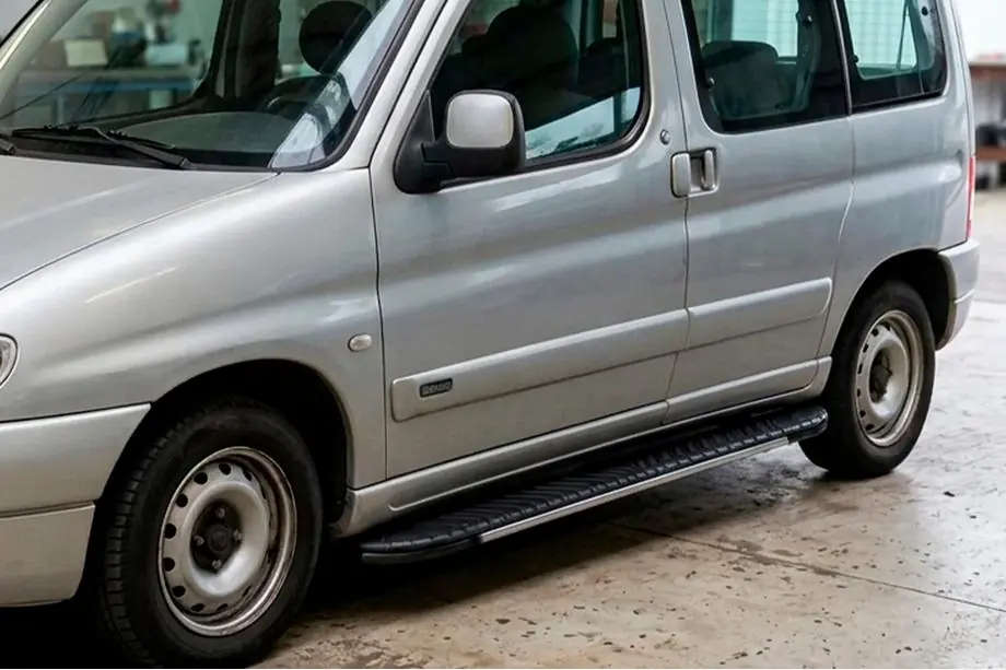 Peugeot Partner 1996–2008 Boční prahy Bosphorus Grey (2 ks, hliník) Image
