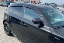 BMW řada 1 E81/E82/E87/E88 2004–2011 Ofuky oken (4 ks, HIC) fotografie 3