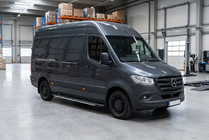 Mercedes Sprinter W907/W910 2018– Boční prahy Bosphorus Grey (2 ks, hliník) Long/ExtraLong fotografie 1