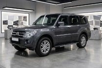 Mitsubishi Pajero Wagon IV 2006–2021 Boční prahy Bosphorus Grey (2 ks, hliník) fotografie 1