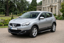 Nissan Qashqai 2010–2014 Boční prahy Bosphorus Grey (2 ks, hliník) Dlouhý rozvor fotografie 1