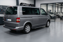 Volkswagen T5 Caravelle 2004–2010 Boční prahy Bosphorus Grey (2 ks, hliník) Krátký rozvor fotografie 1