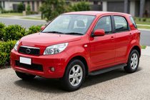 Daihatsu Terios 2006–2017 Boční nášlapy Tayga Black (2 ks, hliník) fotografie 1