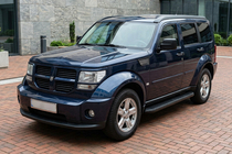 Dodge Nitro 2006–2011 Boční nášlapy Tayga Black (2 ks, hliník) fotografie 1