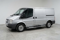 Ford Transit 2000–2014 Boční nášlapy Tayga V2 (2 ks, hliník) fotografie 1
