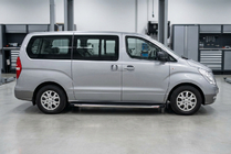Hyundai H300, H1, Starex 2008–2020 Boční nášlapy BlackLine (2 ks, hliník) fotografie 2