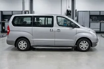 Hyundai H300, H1, Starex 2008–2020 Boční nášlapy BlackLine (2 ks, hliník) fotografie 2