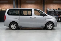 Hyundai H300, H1, Starex 2008–2020 Boční nášlapy New Vision Black (2 ks, hliník) fotografie 1