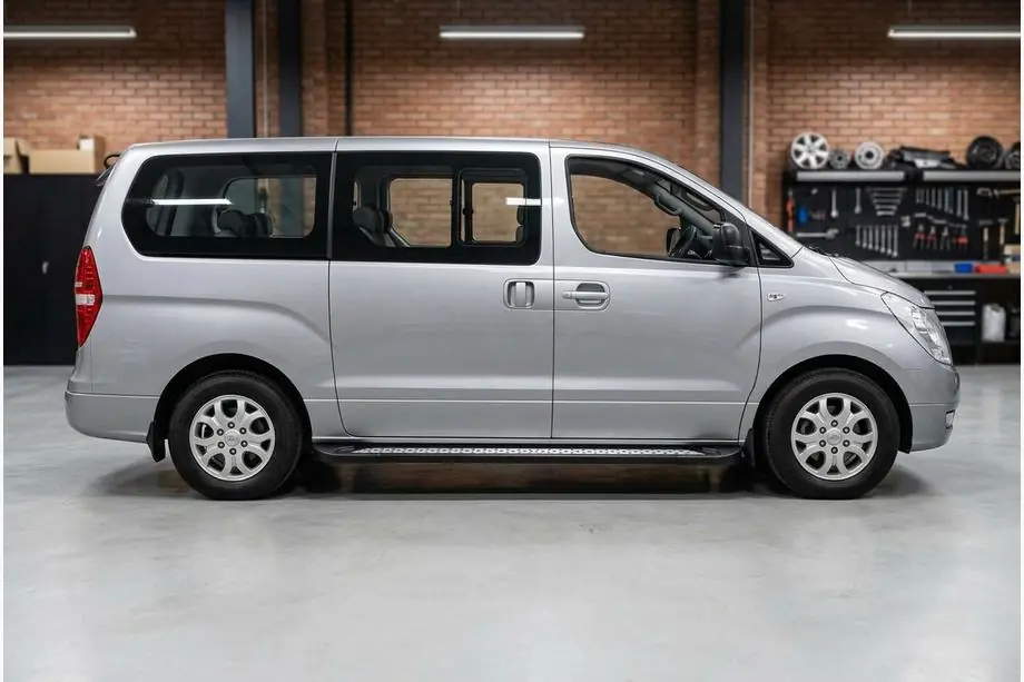Hyundai H300, H1, Starex 2008–2020 Boční nášlapy New Vision Black (2 ks, hliník) Image