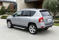 Jeep Compass 2006–2016 Boční prahy New Vision Grey (2 ks., hliník) fotografie 1