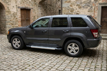 Jeep Grand Cherokee WK 2004–2010 Boční prahy New Vision Grey (2 ks., hliník) fotografie 1