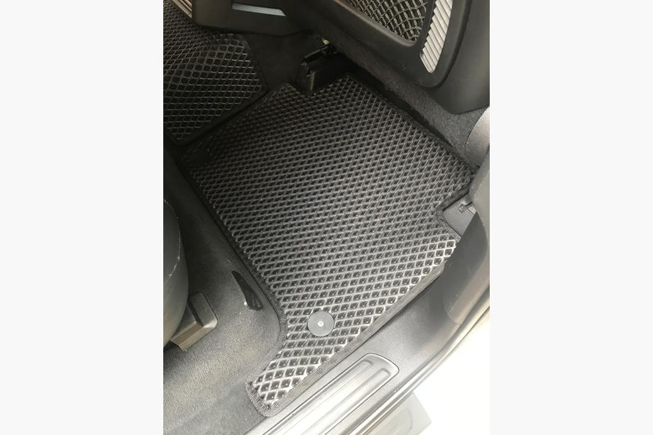 Audi Q7 2005–2015 EVA autokoberce (černé) Fotografie 5