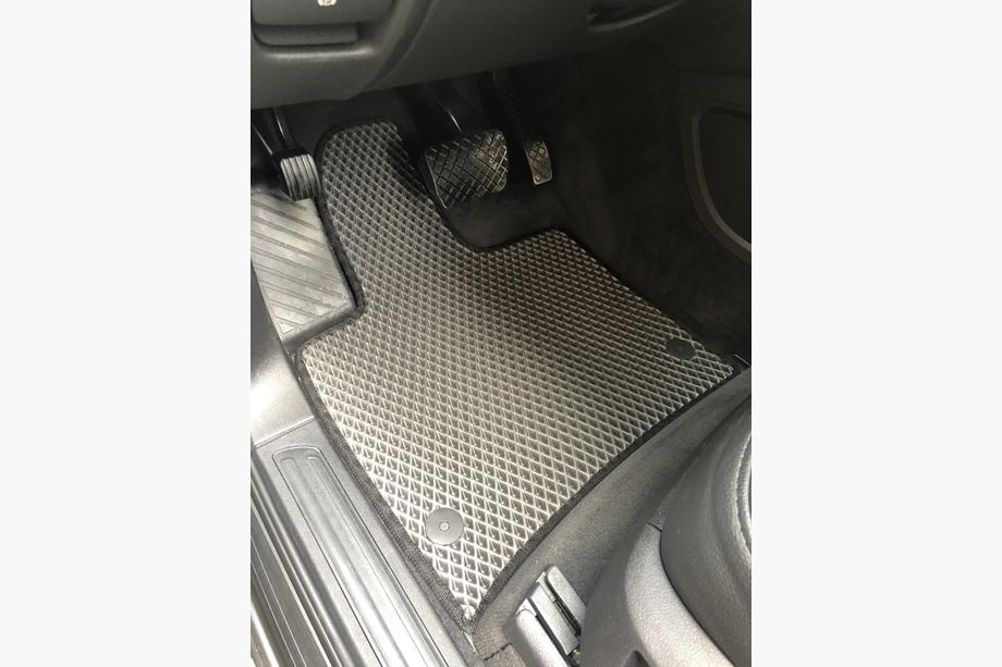 Audi Q7 2005–2015 EVA autokoberce (černé) Fotografie 12