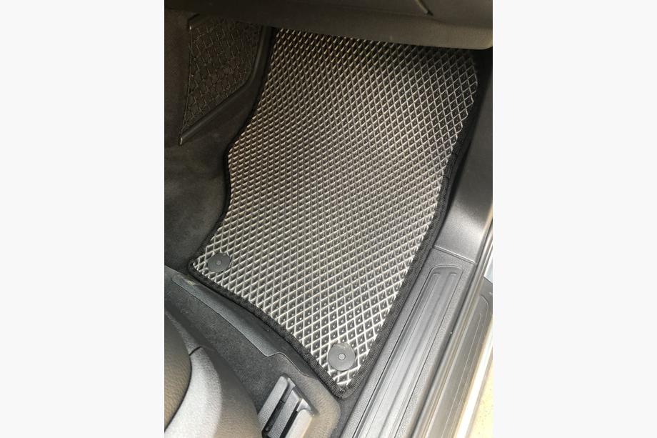 Audi Q7 2005–2015 EVA autokoberce (černé) Fotografie 13