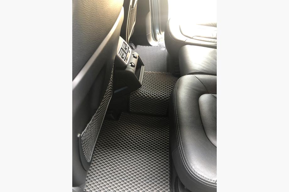 Audi Q7 2005–2015 EVA autokoberce (černé) Fotografie 9