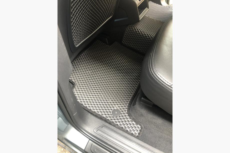 Audi Q7 2005–2015 EVA autokoberce (černé) Fotografie 8