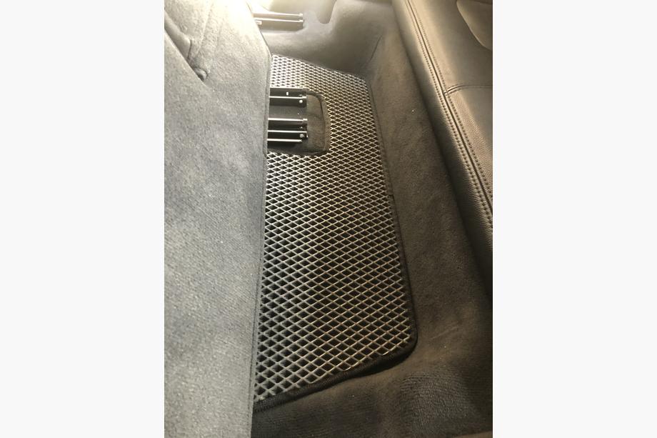 Audi Q7 2005–2015 EVA autokoberce (černé) Fotografie 11
