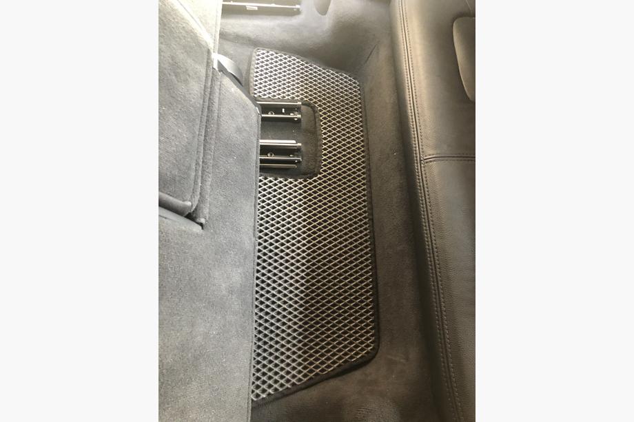 Audi Q7 2005–2015 EVA autokoberce (černé) Fotografie 16