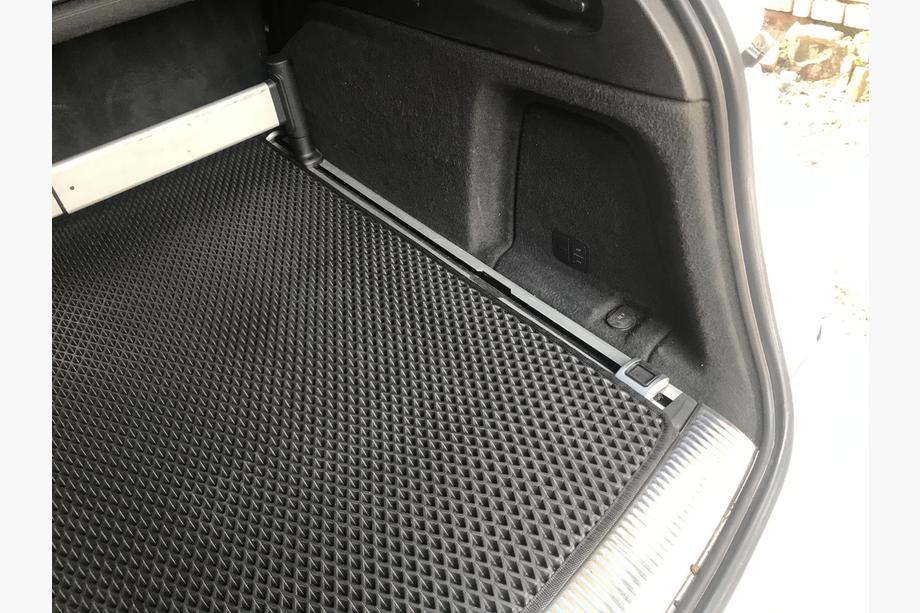 Audi Q7 2005–2015 EVA rohož do kufru, černá (5 míst) Fotografie 4