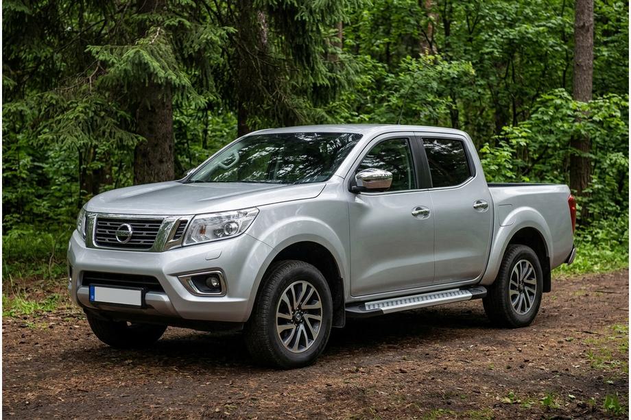 Nissan Navara/NP300 2016– Boční prahy New Vision Grey (2 ks., hliník) Fotografie 1