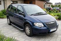 Chrysler Voyager 2001–2007 Boční prahy Tayga Grey (2 ks, hliník) fotografie 1