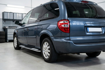 Chrysler Voyager 2001–2007 Boční nášlapy Tayga V2 (2 ks, hliník) fotografie 1