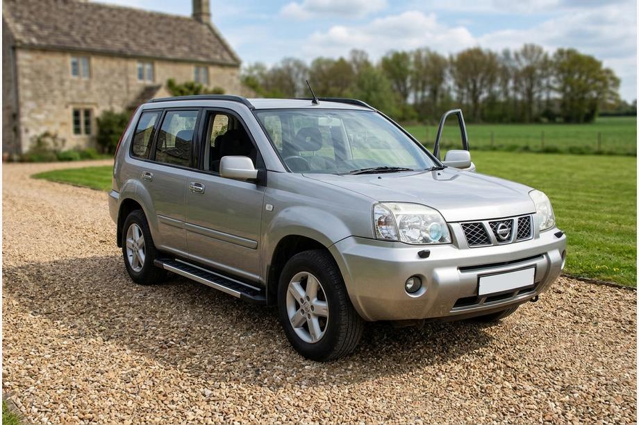 Nissan X-trail T30 2002–2007 Boční nášlapy RedLine V1 (2 ks, hliníkové) Fotografie 1