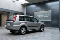 Nissan X-trail T30 2002–2007 Boční nášlapy New Vision Black (2 ks, hliník) fotografie 1