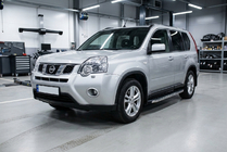 Nissan X-trail T31 2007–2014 Boční nášlapy BlackLine (2 ks, hliník) fotografie 1