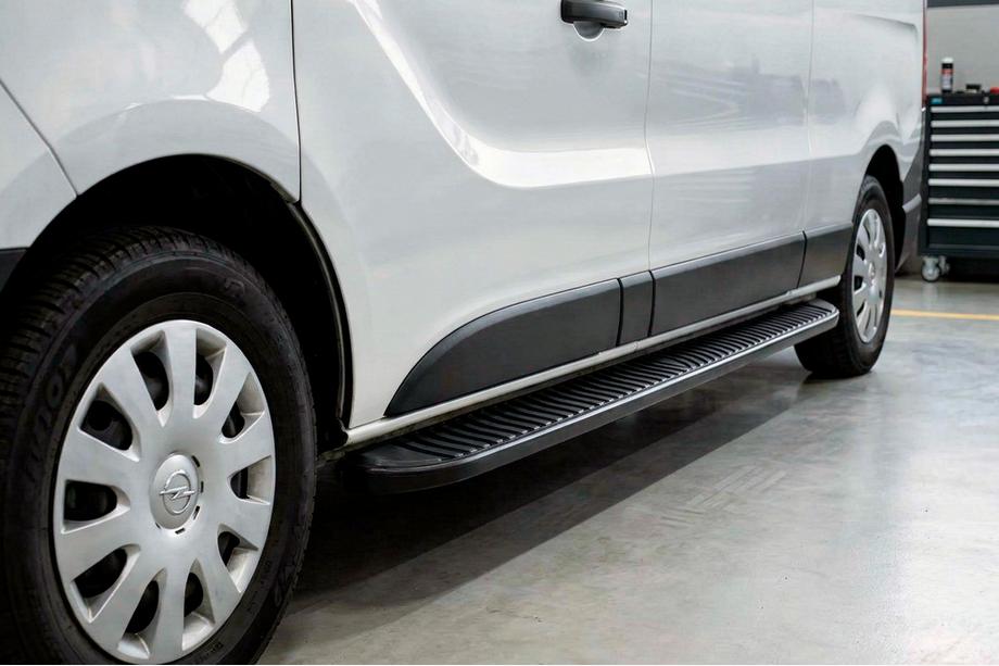 Opel Vivaro 2001–2015 Boční nášlapy Tayga Black (2 ks, hliník) Image