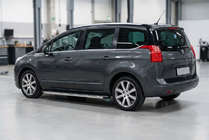 Peugeot 5008 2009–2016 Boční nášlapy BlackLine (2 ks, hliník) fotografie 1