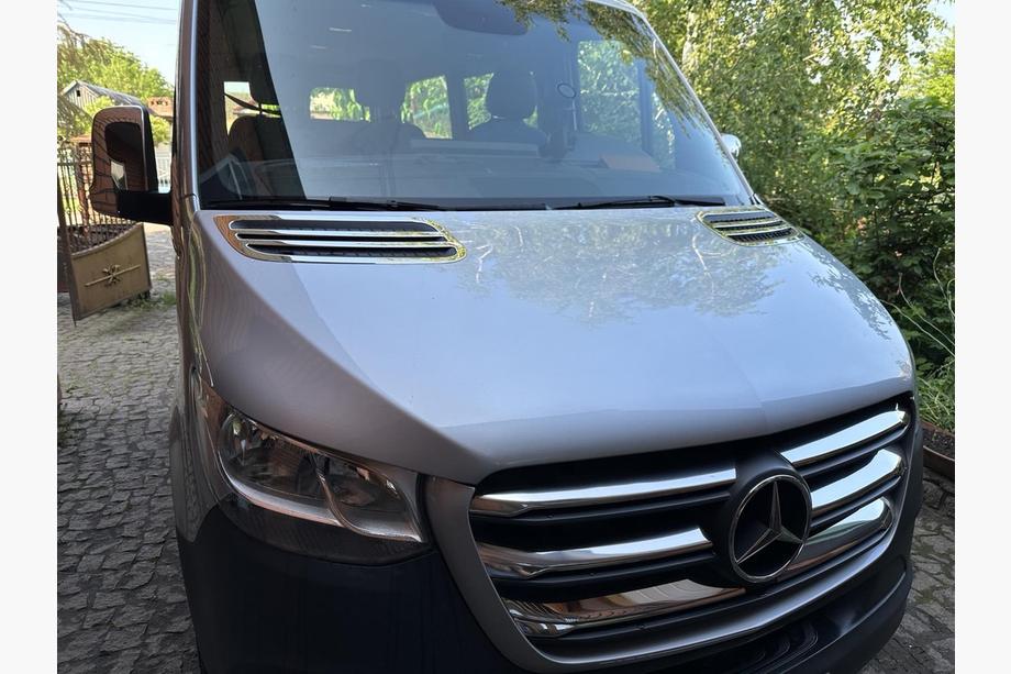 Mercedes Sprinter W907/W910 2018– Chromové lišty na masku (široká verze, 6 ks) Fotografie 4