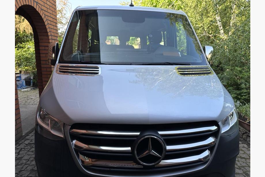 Mercedes Sprinter W907/W910 2018– Chromové lišty na masku (široká verze, 6 ks) Fotografie 3