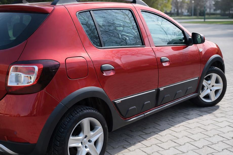 Renault Sandero 2013–2022 Dveřní lišty (4 ks, ABS) Fotografie 1