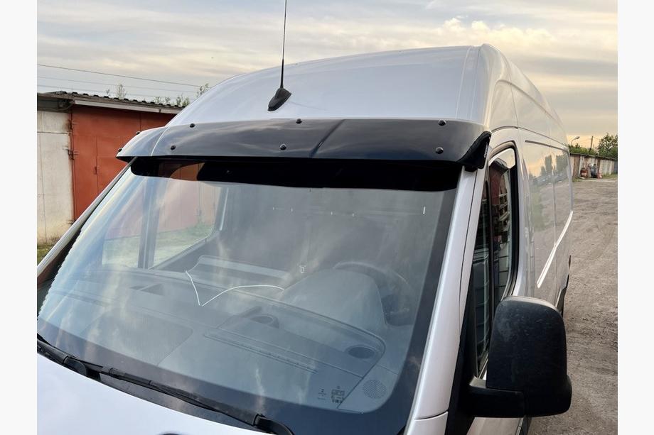 Mercedes Sprinter W907/W910 2018– Sluneční kšilt na čelní sklo (černý lesk, 5 mm) Fotografie 1