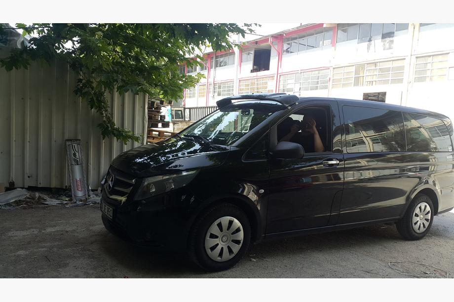 Mercedes Vito/V-class W447 2014– Sluneční kšilt na čelní sklo (černý lesk, 5 mm) Fotografie 3