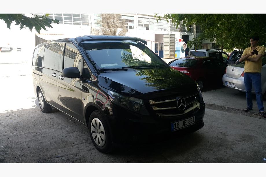 Mercedes Vito/V-class W447 2014– Sluneční kšilt na čelní sklo (černý lesk, 5 mm) Fotografie 5