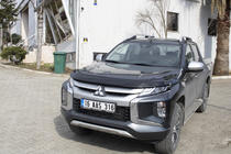 Mitsubishi L200 2015–2024 Deflektor kapoty (2019+, EuroCap) fotografie 11