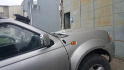 Nissan NP300 1999–2015 Sluneční kšilt na čelní sklo (černý lesk, 5 mm) fotografie 10