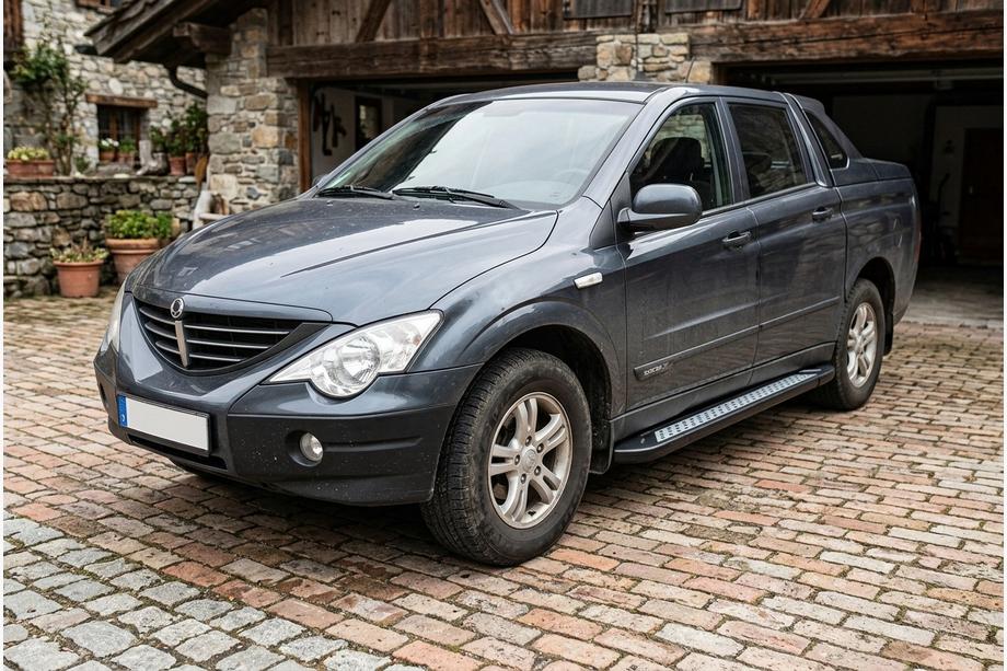 SsangYong Action 2005–2018 Boční nášlapy New Vision Black (2 ks, hliník) Image