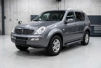 SsangYong Rexton I 2001–2017 Boční nášlapy New Vision Black (2 ks, hliník) 2012-2017 fotografie 1