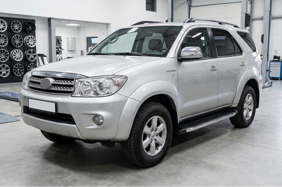 Toyota Fortuner 2006–2015 Boční nášlapy BlackLine (2 ks, hliník) Image