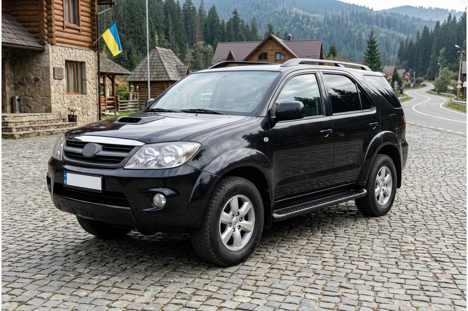 Toyota Fortuner 2006–2015 Boční nášlapy Allmond Black (2 ks, hliník) Fotografie 1