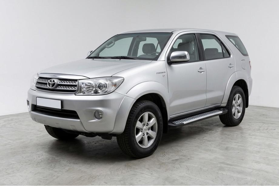 Toyota Fortuner 2006–2015 Boční nášlapy Line (2 ks, hliník) Fotografie 1