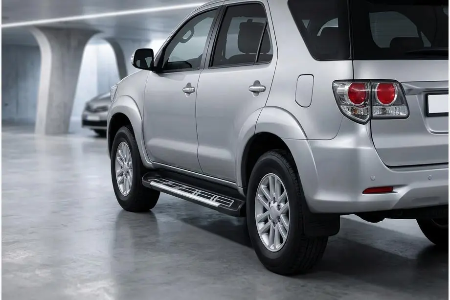 Toyota Fortuner 2006–2015 Boční nášlapy Sunrise (2 ks, hliník) Fotografie 1
